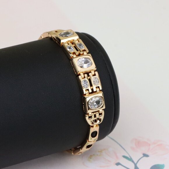 "Elegant Rose Gold Bracelet with Oval Crystal Accents, XPBL0937 - Picture 1 of 12